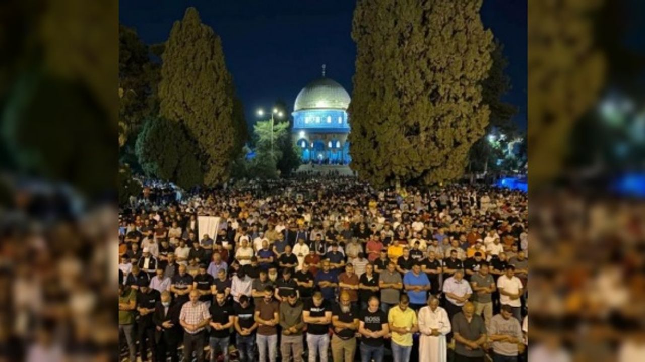 İşgalciler durduramadı, Müslümanlar Mescid-i Aksa’ya koştu...