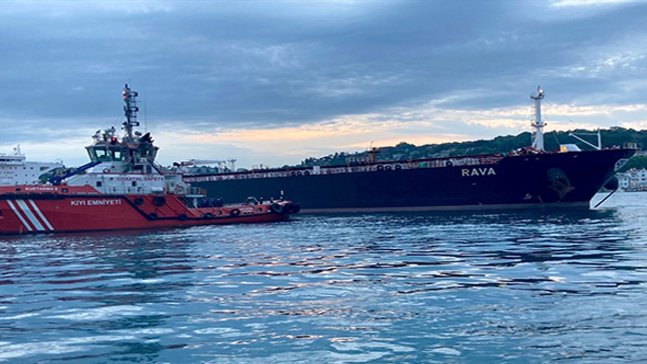 İstanbul Boğazı'nda petrol tankeri paniği