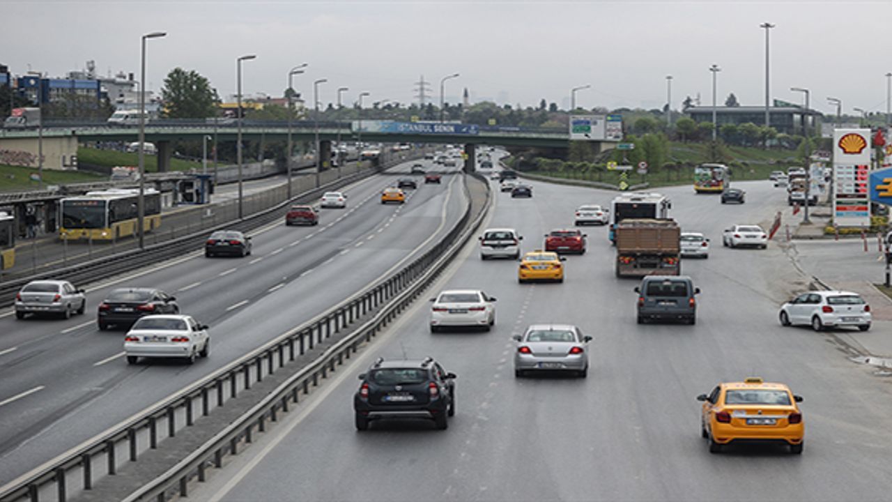 İstanbul'da "tam kapanma"nın trafikte oluşturduğu sakinlik sürüyor