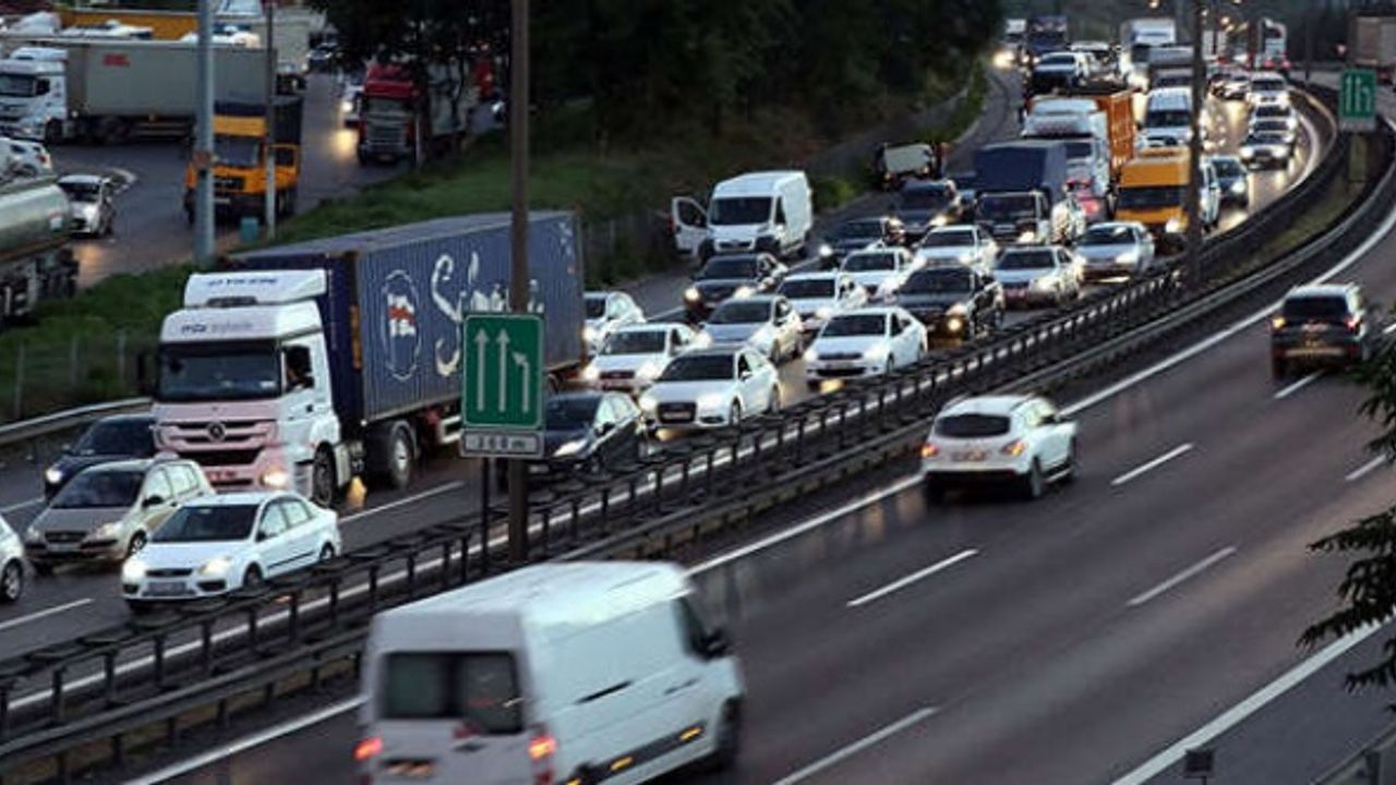 İstanbul'un trafiğini rahatlatacak adım! Transit yük taşıyan araçlar için yeni karar!