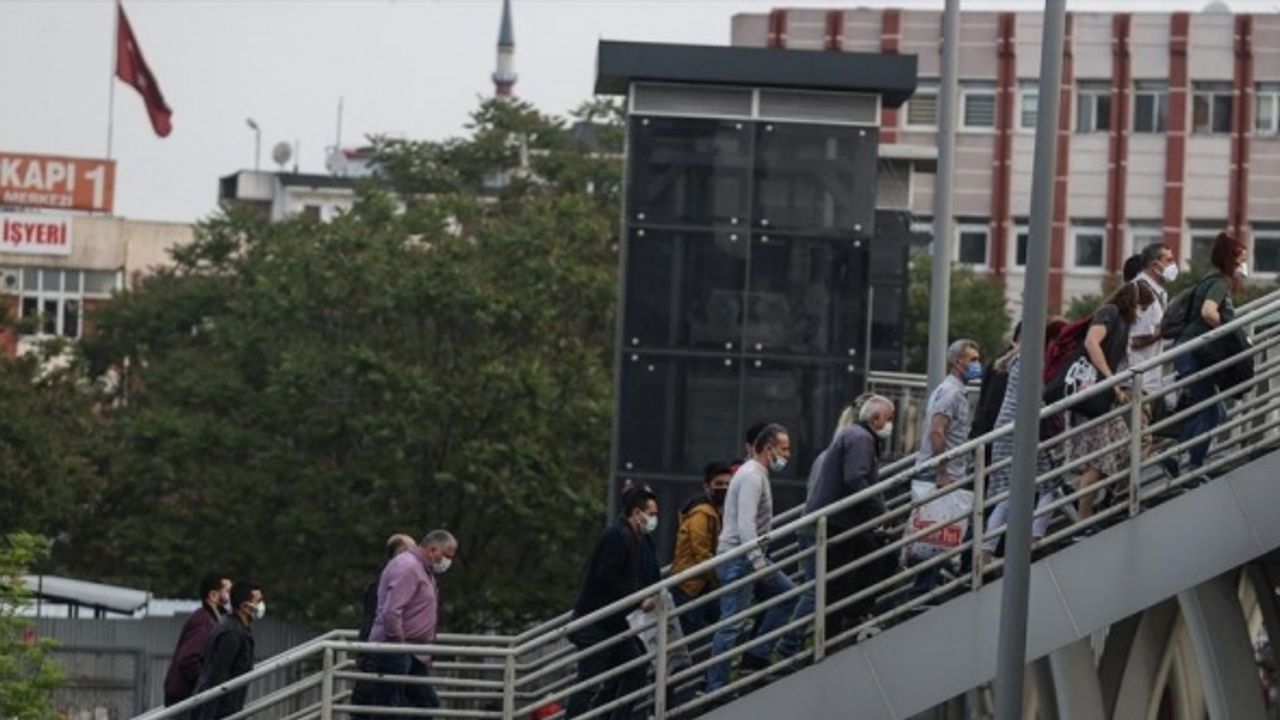 İstanbul'da, “tam kapanma“ döneminin sona ermesiyle trafik yoğunluğu arttı