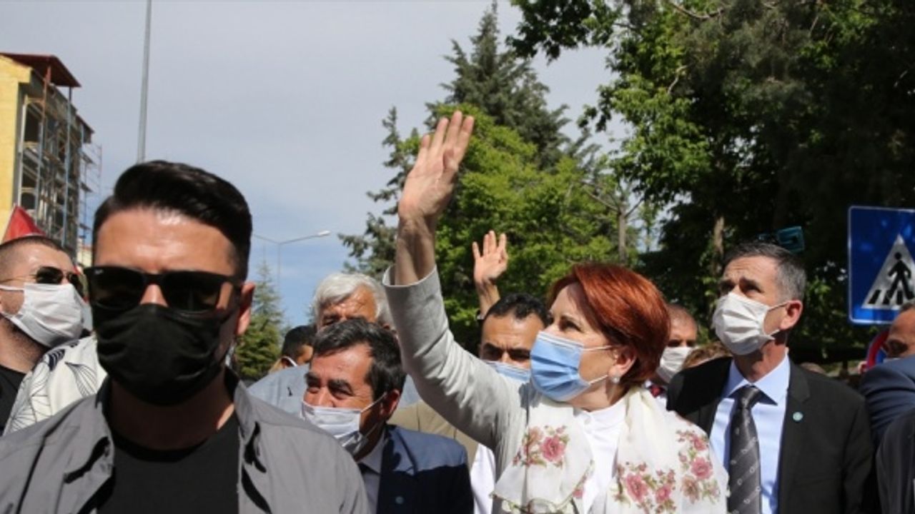 İYİ Parti Genel Başkanı Akşener Isparta'da gazetecilerin sorularını yanıtladı