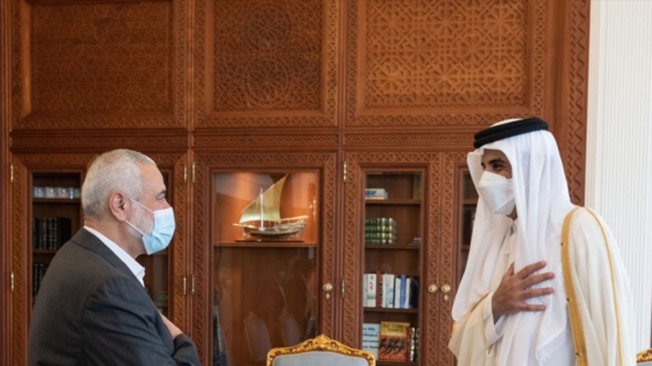 Katar Emiri, Doha'da Hamas lideri Heniyye ile Gazze'nin yeniden imarını görüştü
