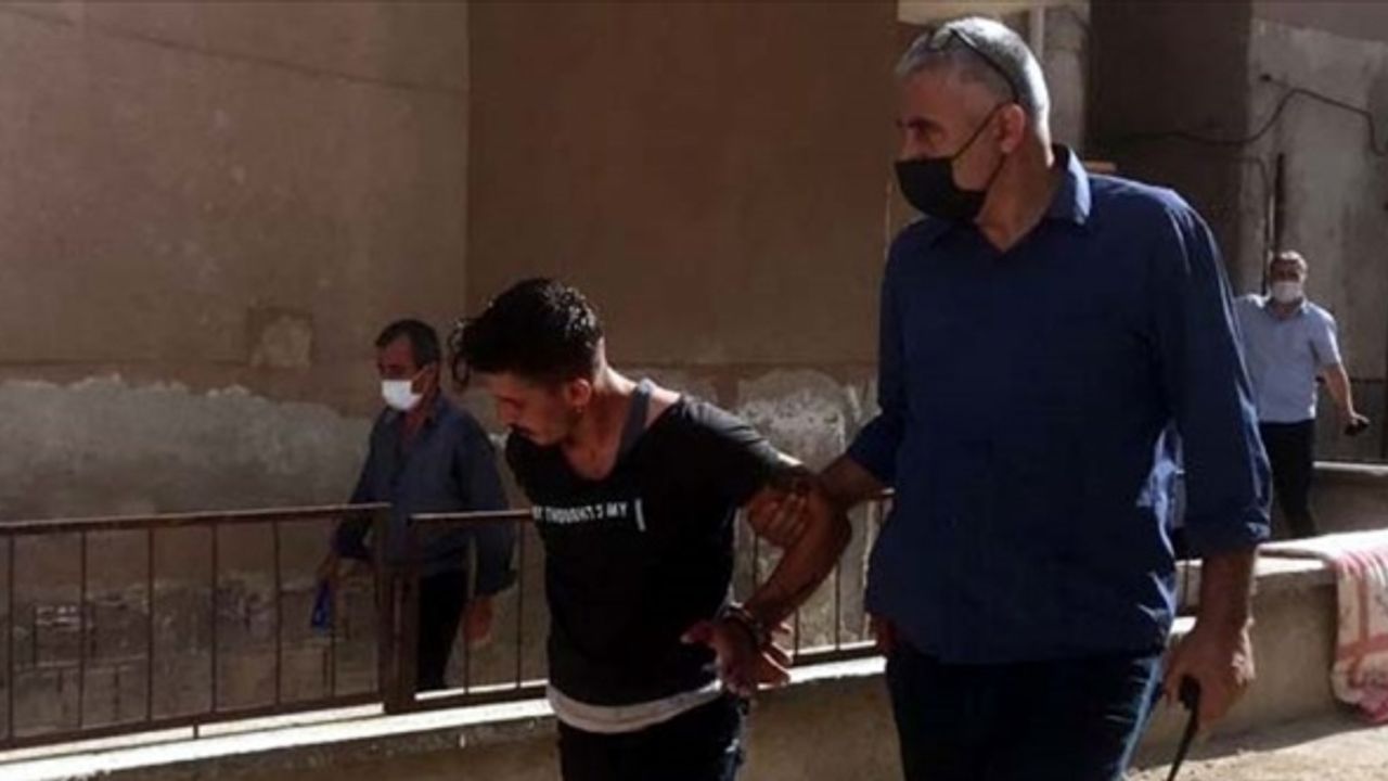 Kırıkkale'de oğlunun arkadaşıyla bıçaklı kavgasını ayırmak isteyen anne ve kızı yaralandı