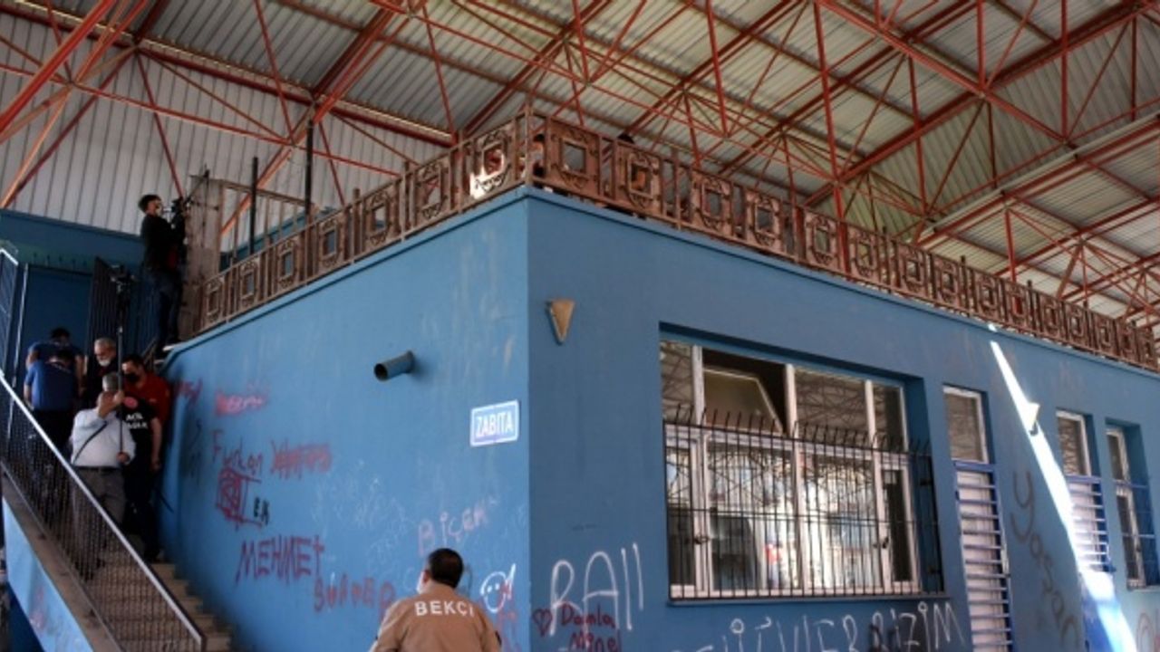 Kırıkkale'de pazar yerinin çatısından terasa düşen çocuk yaralandı
