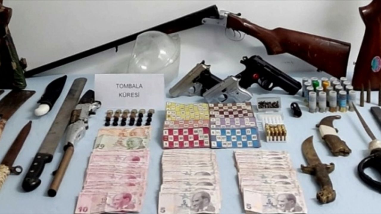 Kırşehir'de köy evinin bahçesindeki çadırda kumar oynayan 26 kişi yakalandı