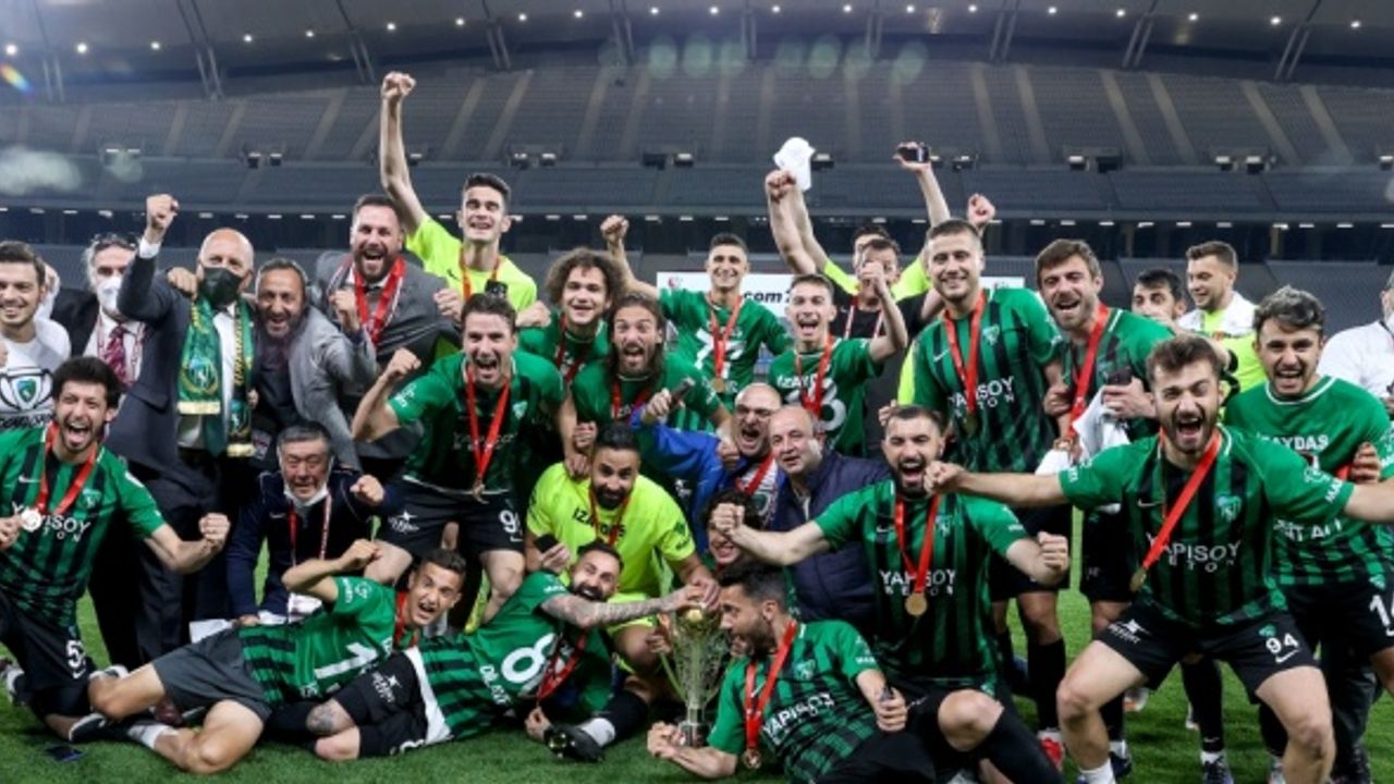 Kocaelispor, 11 yıl sonra TFF 1. Lig'e yükseldi