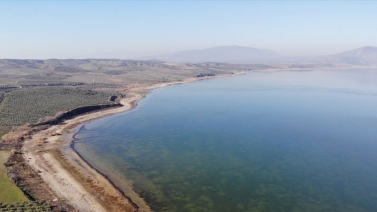 Manisa'daki Gölmarmara Gölü'nün çekildiği alanı usulsüz kullanan 21 kişiye ceza kesildi