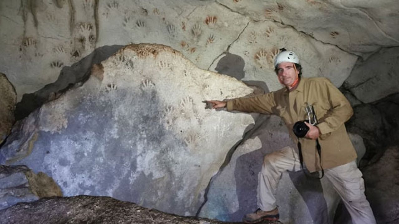 Meksika'da bir mağarada Maya uygarlığına ait olduğu düşünülen el izleri bulundu