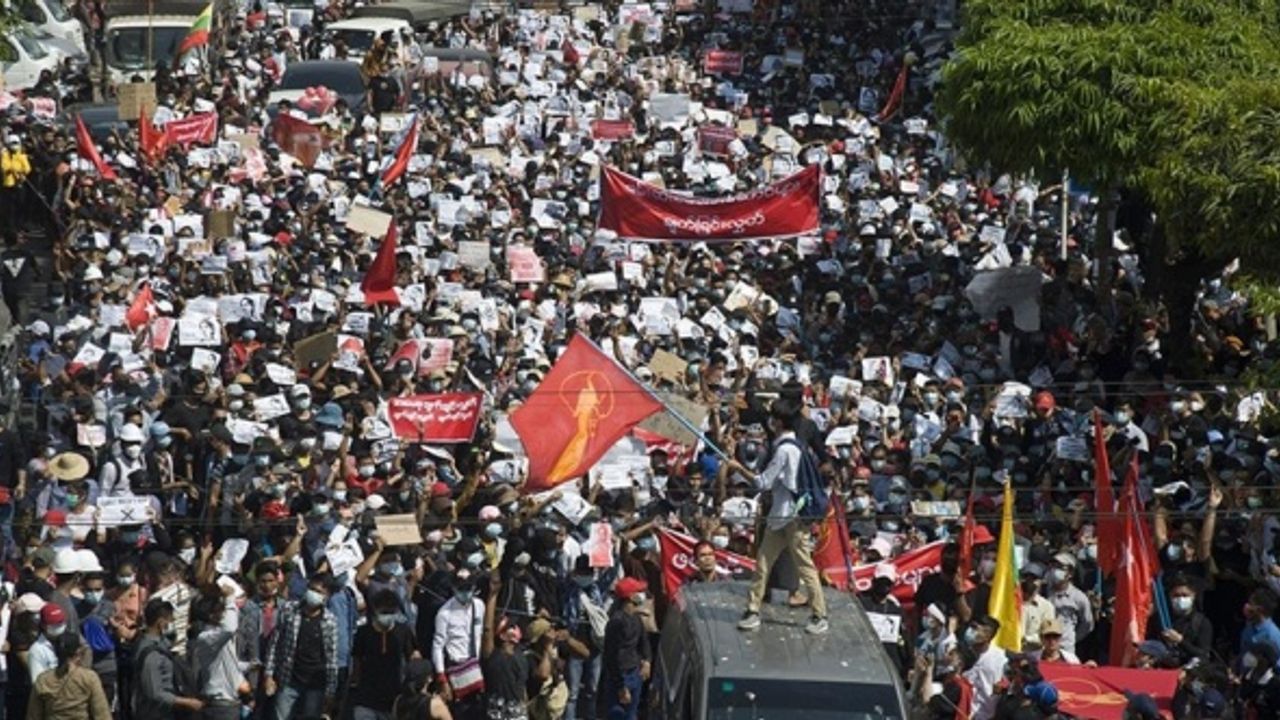 Myanmar'da darbe sonucu 90 bin kişi yerinden edildi