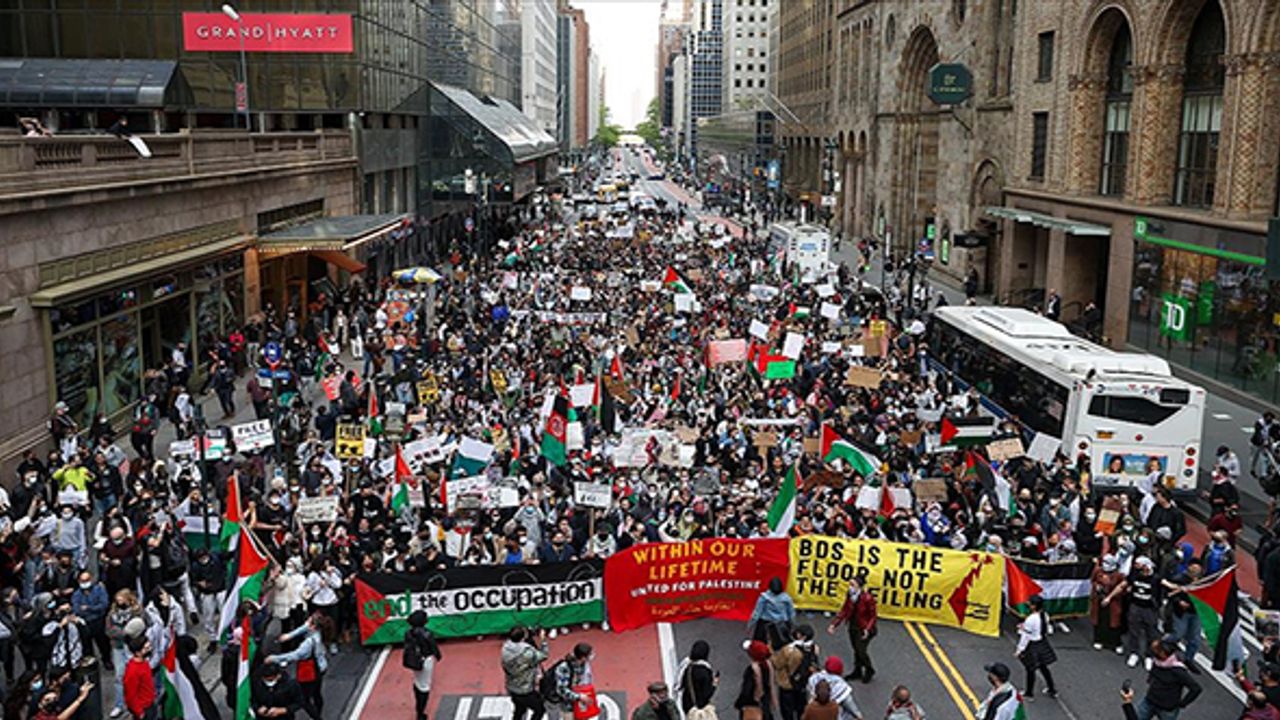 New York'taki İsrail Başkonsolosluğu önünde Filistin'e destek protestosu