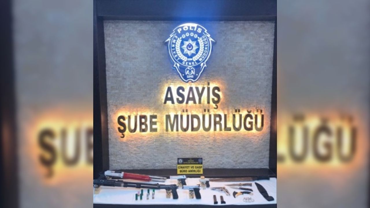 Osmaniye'de evinde çok sayıda silah ele geçirilen zanlı gözaltına alındı