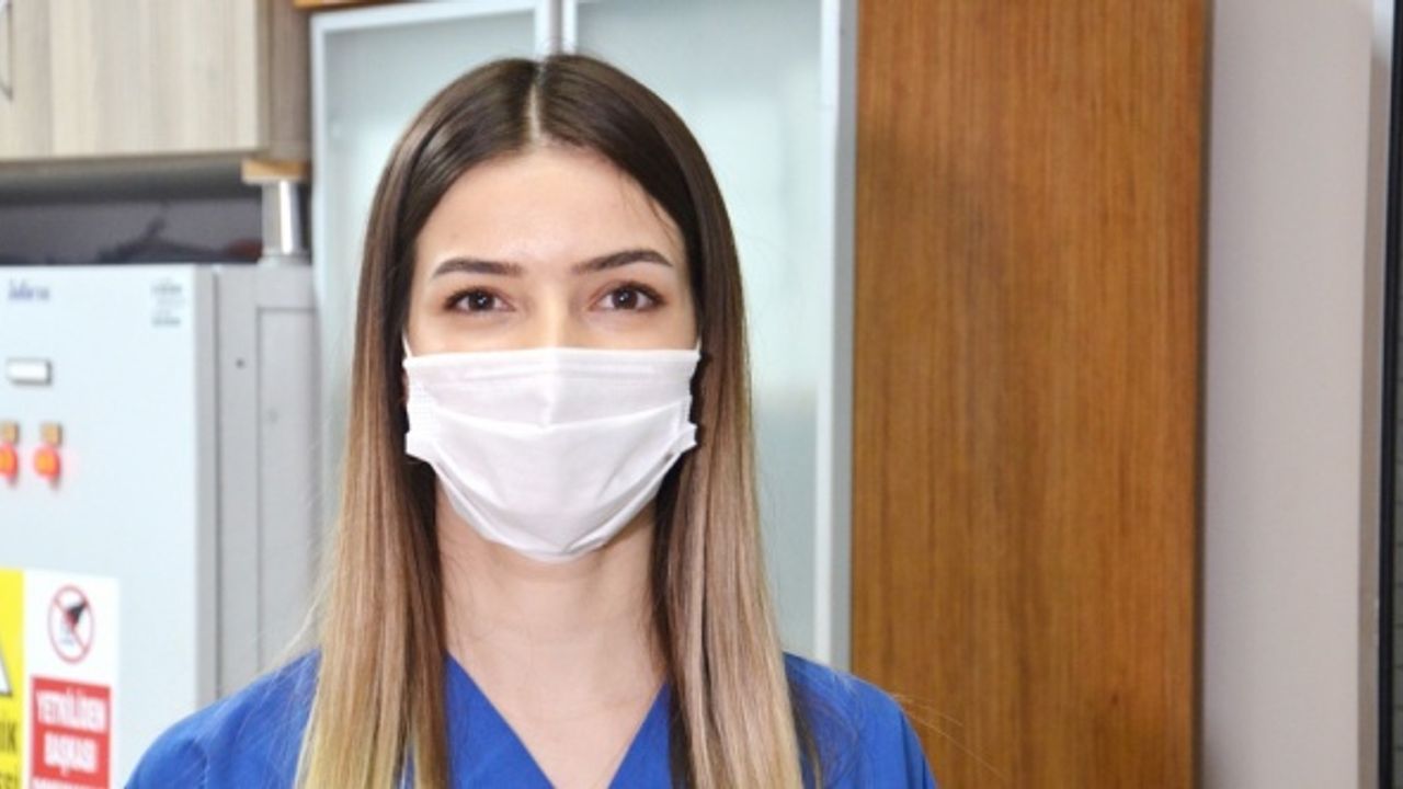 Salgınla mücadele eden sağlık çalışanları bu bayram da ailelerinden uzakta