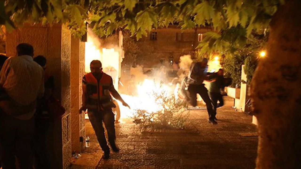 Siyasiler, İsrail'in Mescid-i Aksa baskınına tepki gösterdi
