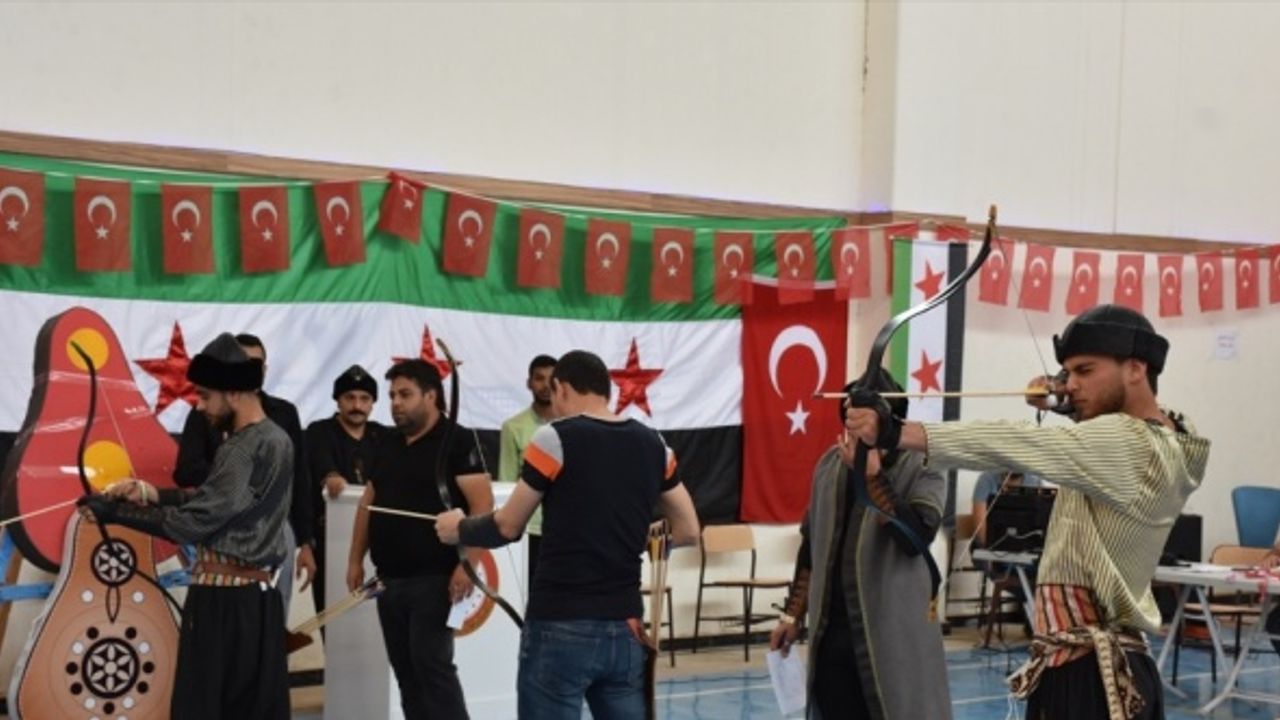 Suriye’nin Azez ilçesinde, İstanbul'un fethi kutlamaları kapsamında geleneksel okçuluk turnuvası yapıldı
