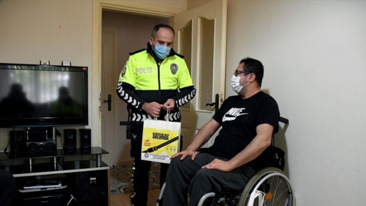 Trafik kazası nedeniyle tekerlekli sandalyeye mahkum olan kişiden “emniyet kemeri kullanma“ çağrısı