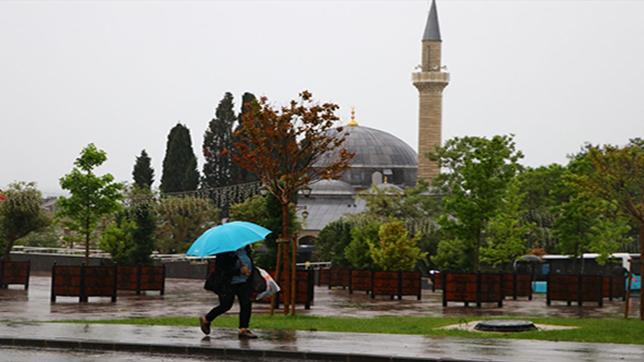 Trakya'da aralıklarla şiddetini artıran sağanak etkili oluyor