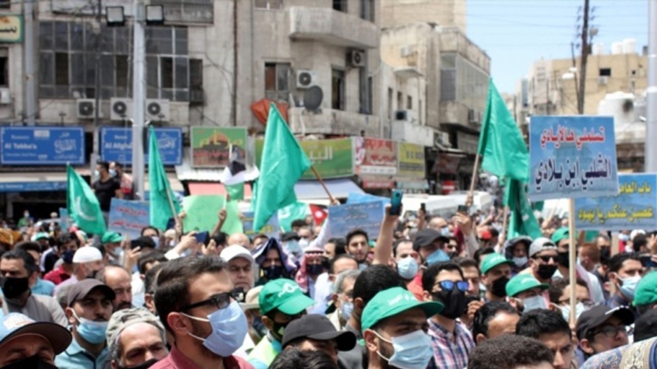 Ürdünlüler, İsrail'in Kudüs'teki Şeyh Cerrah Mahallesi sakinlerini göçe zorlamasını protesto etti
