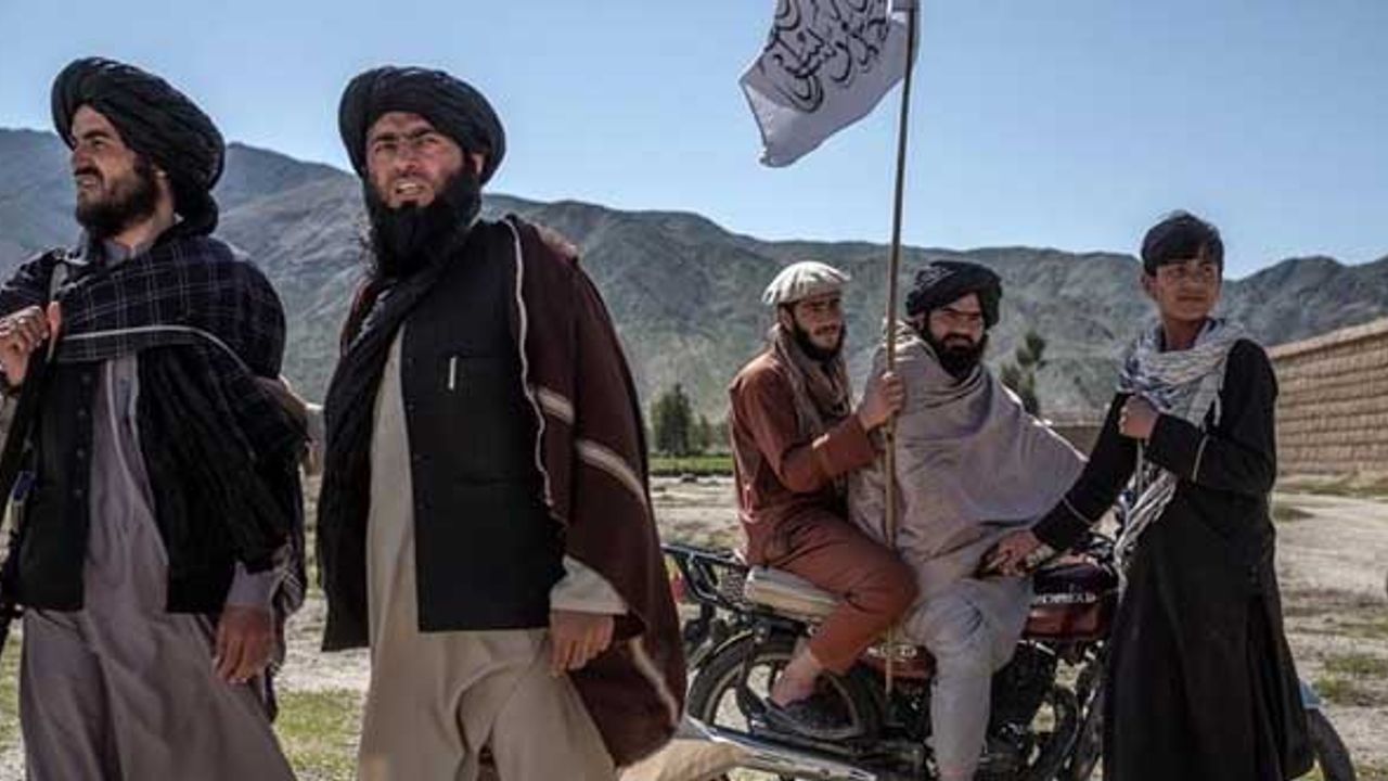Afganistan'ın kuzeyindeki 2 ilçe Taliban kontrolüne geçti