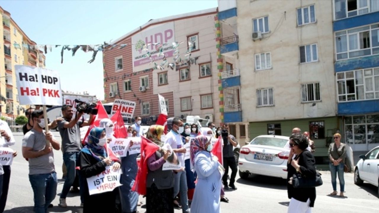 Almanya'da kızı PKK tarafından kaçırılan anne, Diyarbakır annelerini ziyaret etti