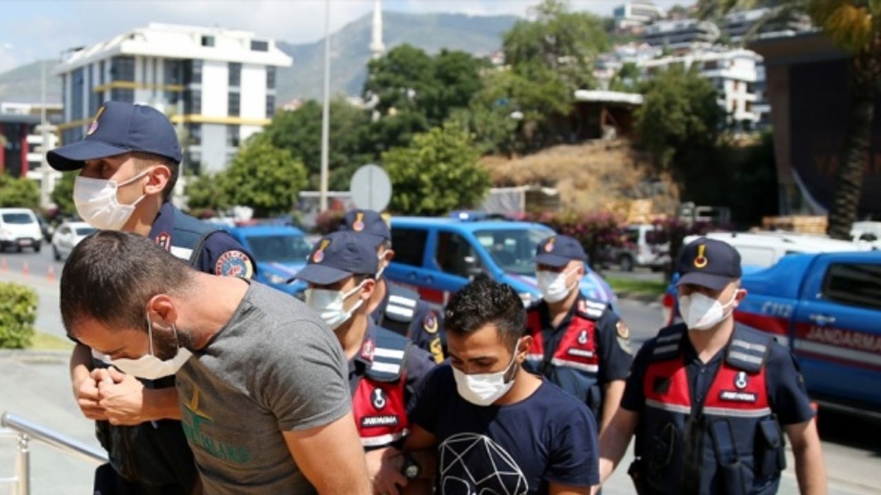 Antalya ve Konya'da göçmen kaçakçılığı yaptıkları iddia edilen 7 şüpheli yakalandı