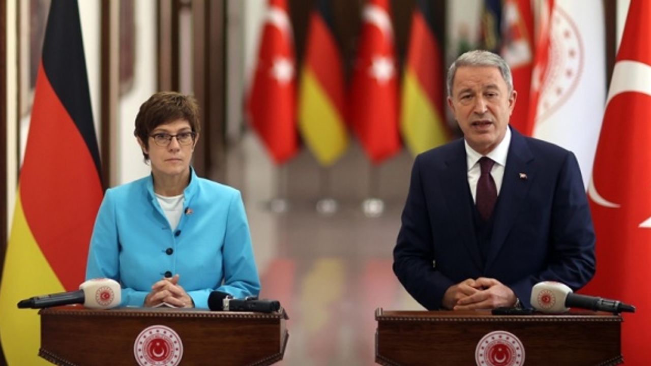 Bakan Akar, Alman Savunma Bakanı Kramp-Karrenbauer ile görüştü! Önemli açıklamalar...