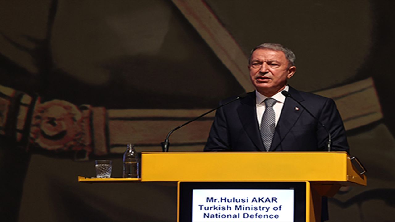 Bakan Akar: Türkiye terörle mücadelede yalnız bırakıldı