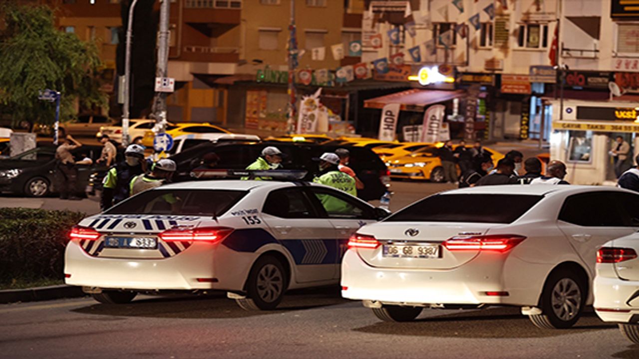 Başkentte polis kontrol noktasında "dur" ihtarına uymayan kişi gözaltına alındı