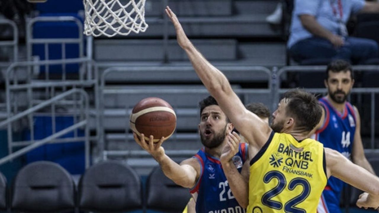 Basketbol Süper Ligi finali ilk maçında, Anadolu Efes rüzgarı! 40 sayı fark attılar...