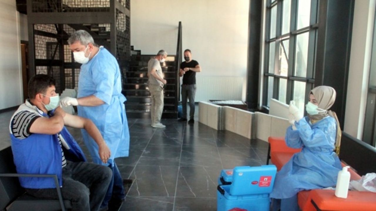 Bayburt'ta organize sanayi bölgesinde “mobil aşı“ uygulaması başladı