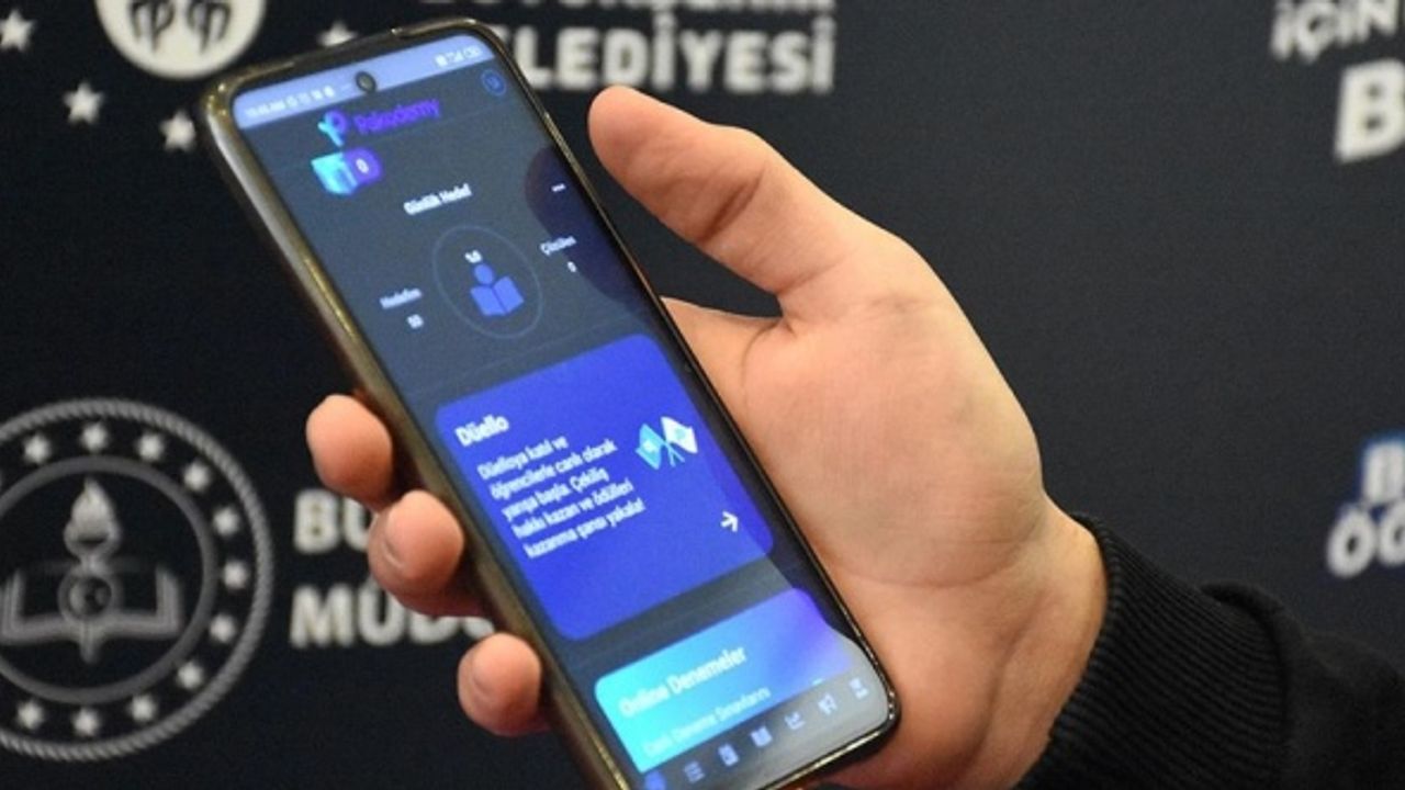 Bursa'da üniversite sınavına hazırlanan öğrencilere çevrim içi uygulama desteği