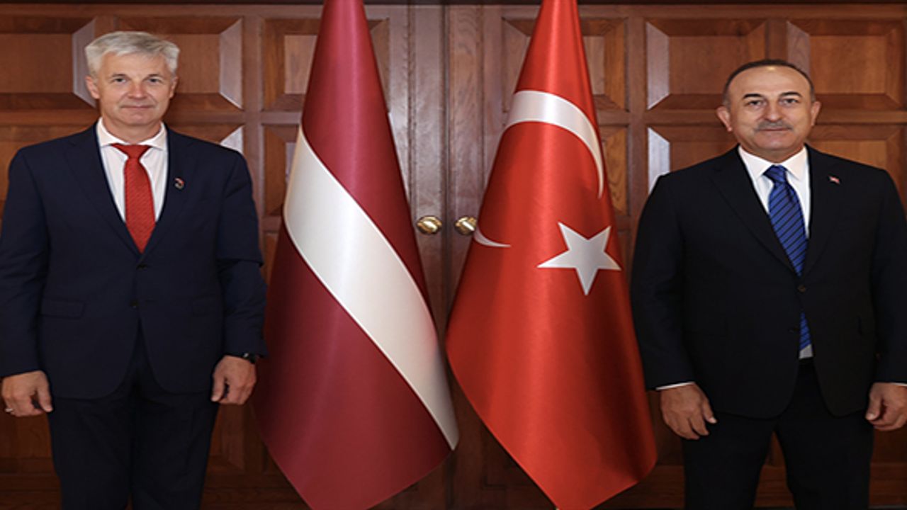 Çavuşoğlu, Letonya Başbakan Yardımcısı ve Savunma Bakanı Pabriks ile görüştü