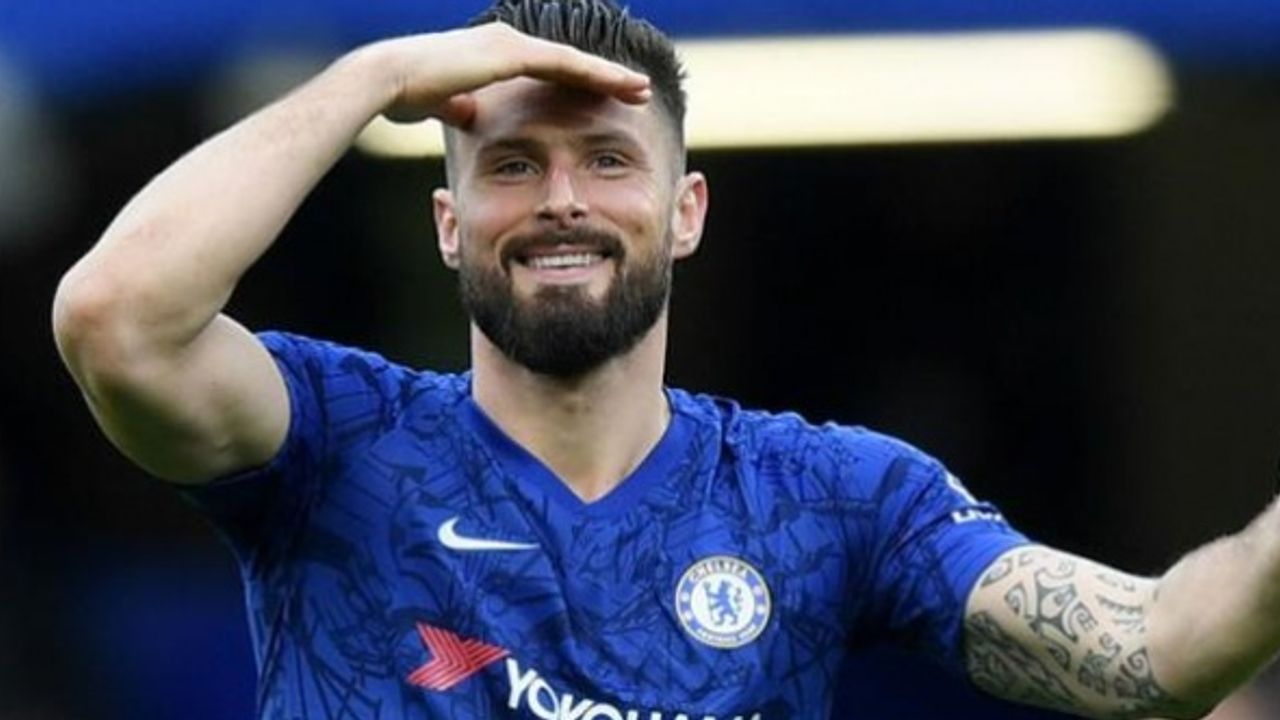 Chelsea, Olivier Giroud'un sözleşmesini bir yıl uzattı