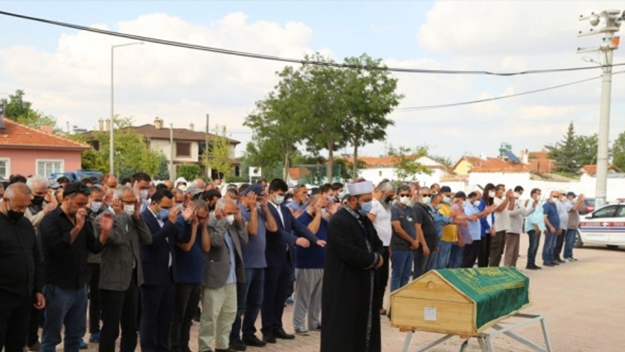Çizer ve ressam Şafak Tavkul'un cenazesi memleketi Konya'da toprağa verildi