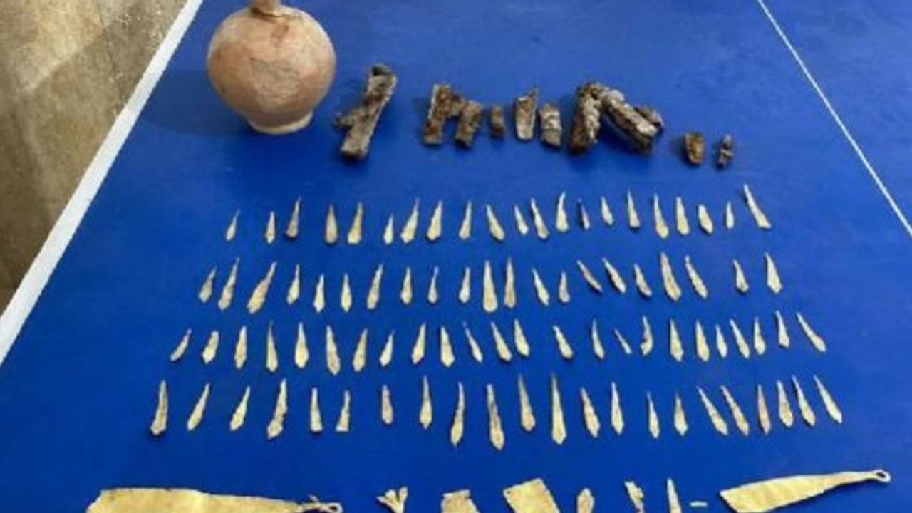 Denizli'deki tarihi eser kaçakçılığı operasyonunda altın bir taca ait parçalar ele geçirildi