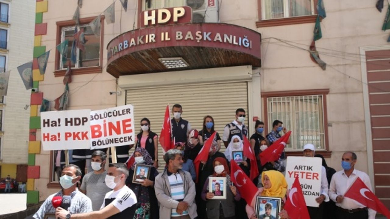 Diyarbakır annelerinin oturma eylemine bir aile daha katıldı