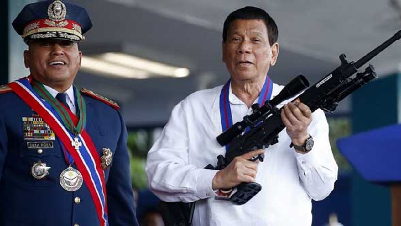 Duterte halkı tehdit etti: Yaşı ya hapis!