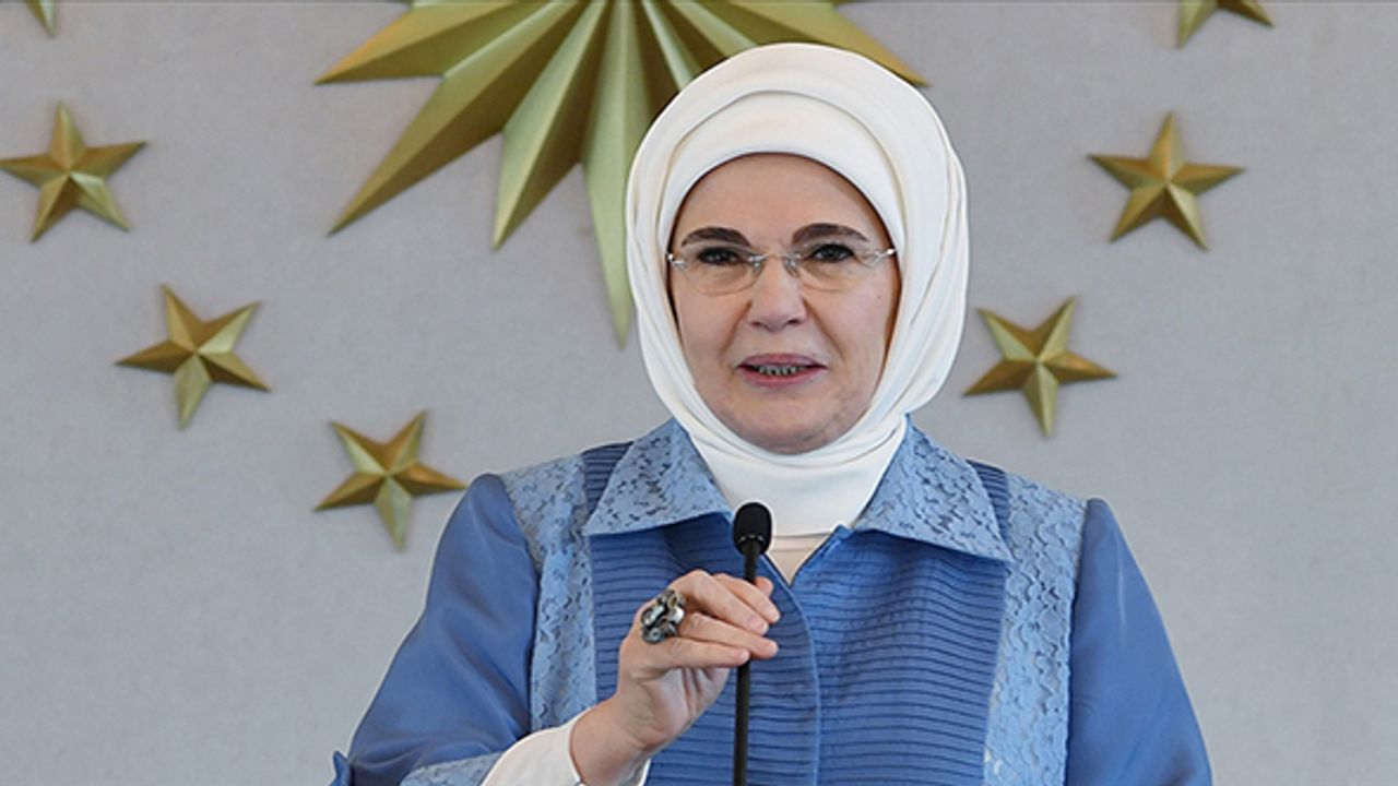 Emine Erdoğan YKS'ye giren üniversite adaylarına başarı diledi