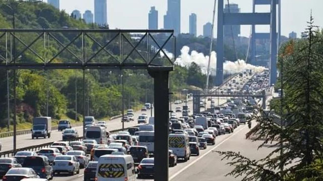 FSM'de yangın! Trafik felç oldu...