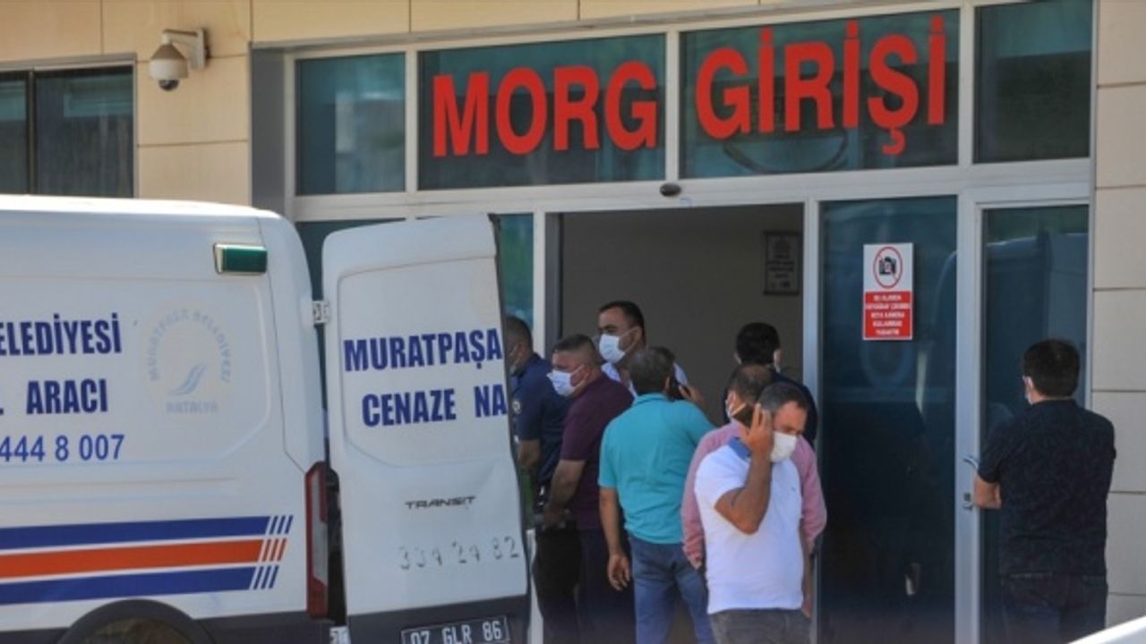 Antalya'da çıkan tartışmada bir kişi bıçaklanarak öldürüldü