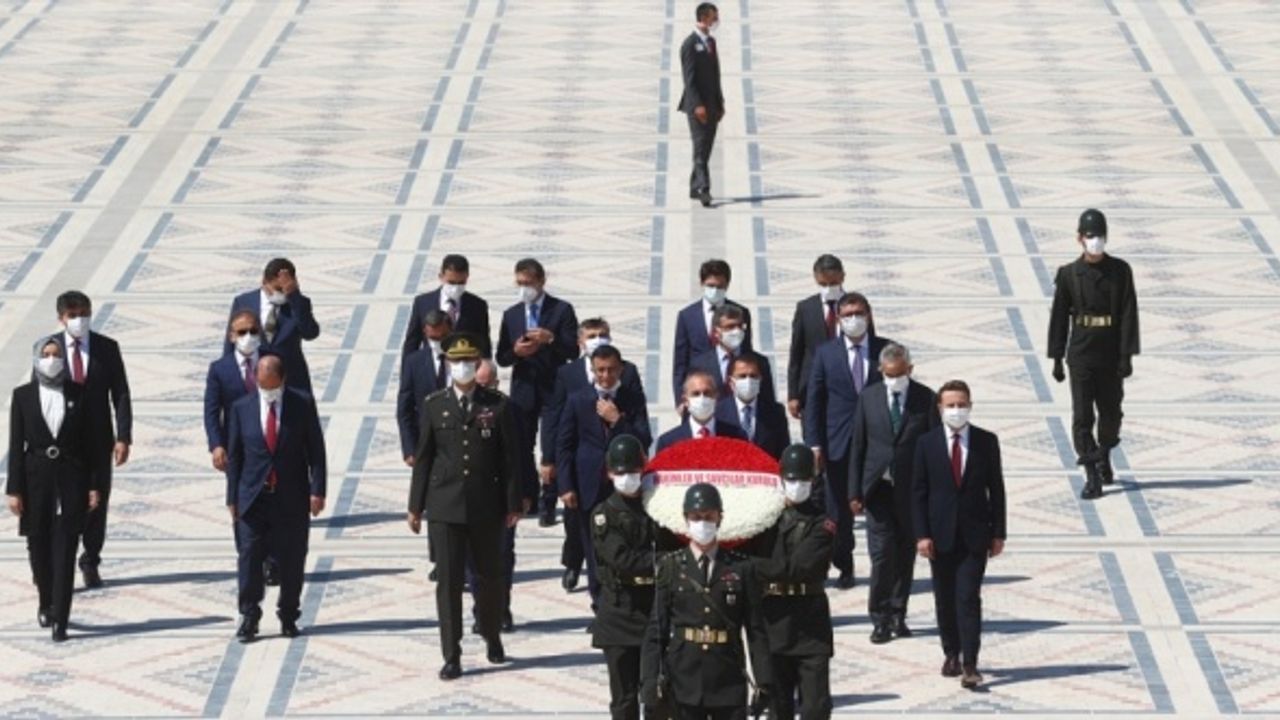 Hakimler ve Savcılar Kurulu üyeleri Anıtkabir'i ziyaret etti