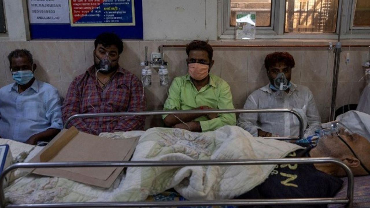 Hindistan’da Kovid-19 salgınında son 24 saatte 2 bin 123 kişi öldü