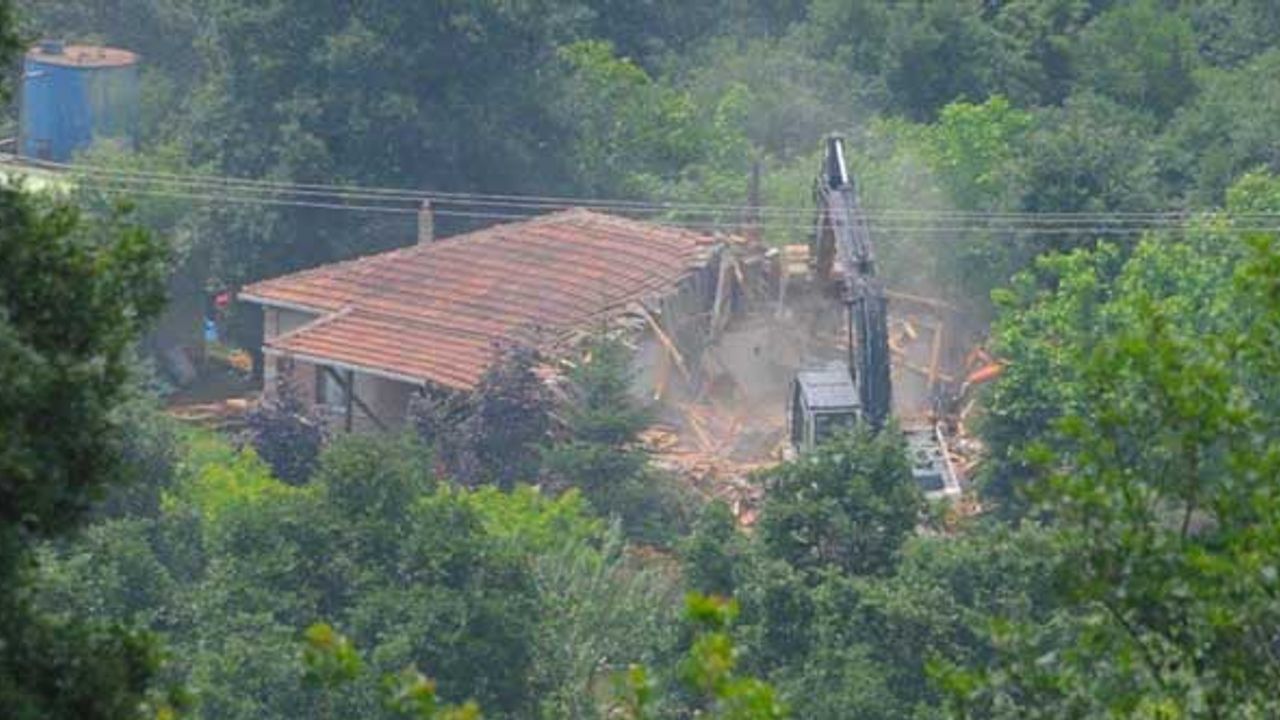 İYİ Partili Lütfü Türkkan'ın kaçak çiftliğinin yıkımına başlandı!