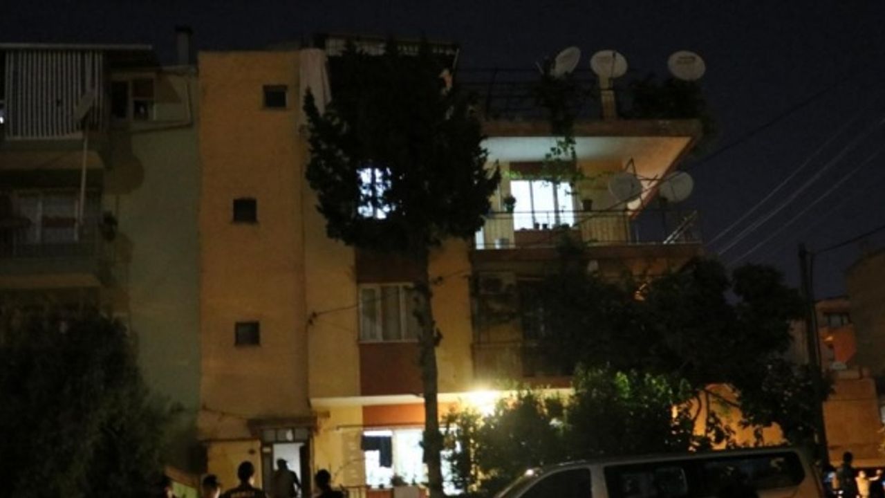 İzmir'de annesini öldürüp cesedini çuvalla balkona bıraktığı iddia edilen Kazak kız yakalandı