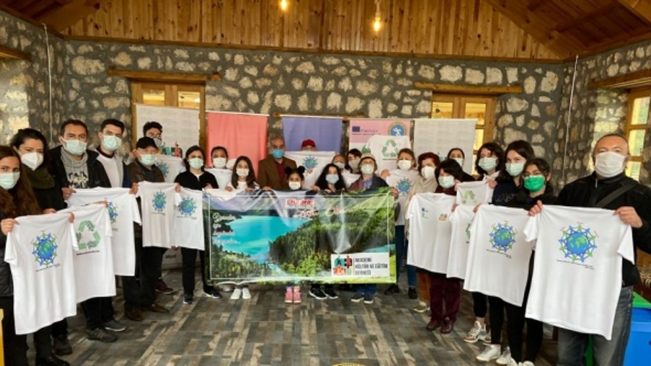 Kastamonu'da gençler Dünya Çevre Günü'nde “ekolojik piknik“ yaptı