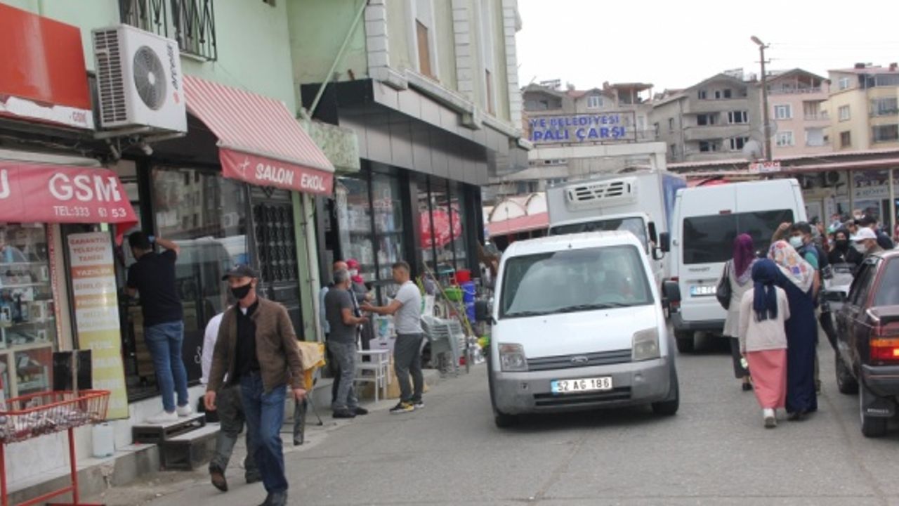 Kuzenini berberde tıraş olurken bıçakla yaralayan kadın gözaltına alındı