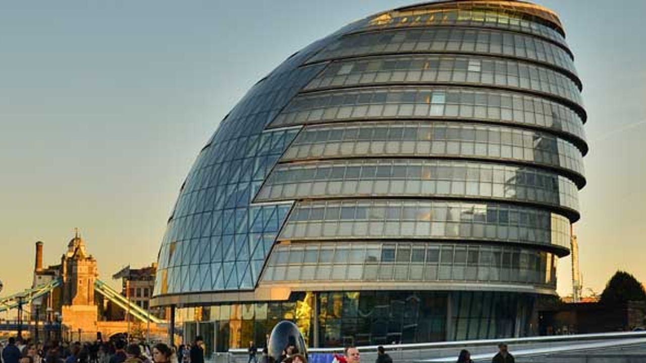 Londra Belediyesi'nin 'ceset depolama' ihalesi, 'aşı kaynaklı ölümlerin artacak' iddialarına neden oldu!