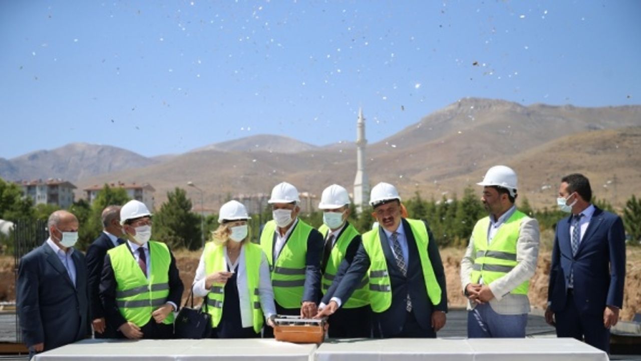 Malatya'da hayırsever desteğiyle yaptırılacak eğitim tesisinin temeli atıldı