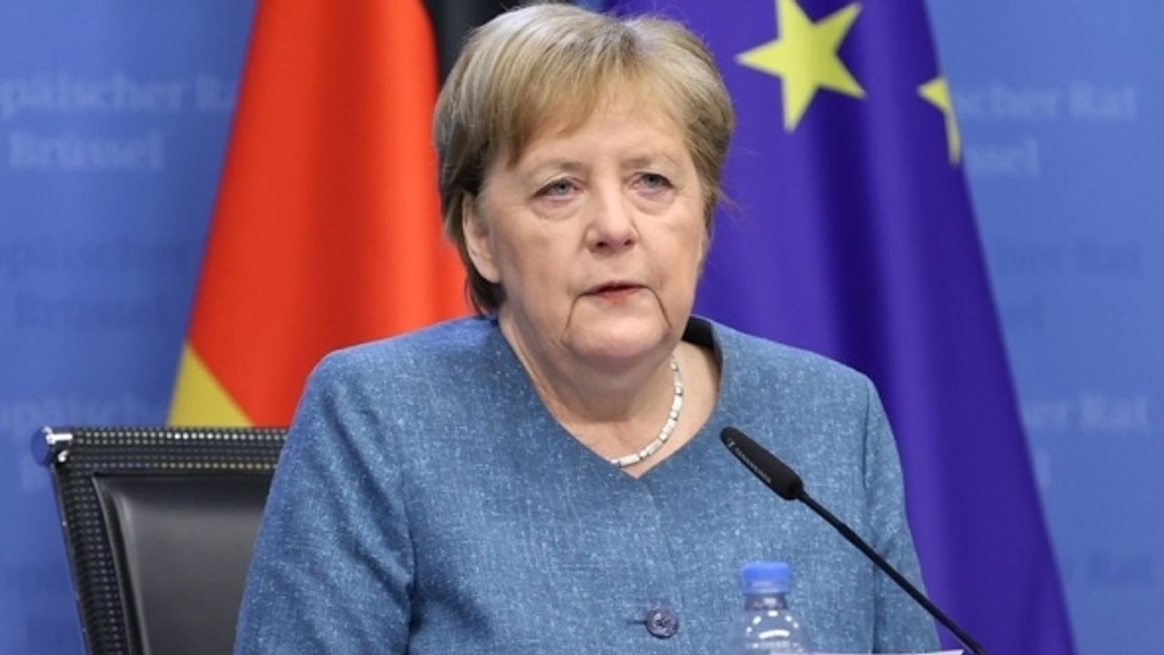 Merkel, Polonya-Macaristan tartışmalarına değindi: "Biz sürekli kendimizi suçlamamalıyız. Yoksa bu Avrupa birlikte olamaz"