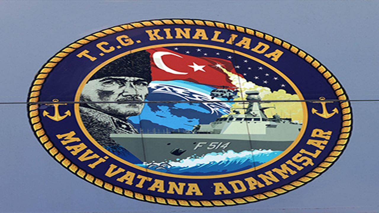 Milli gemiye içinde birçok mesajı barındıran özel amblem